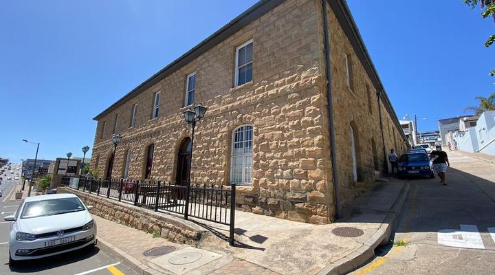 Searle's Manor - Apt 13