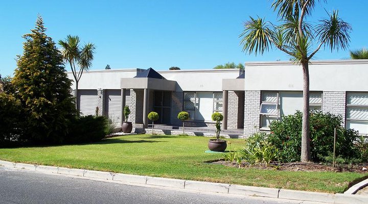 Afri-khaya Self-catering Apartment