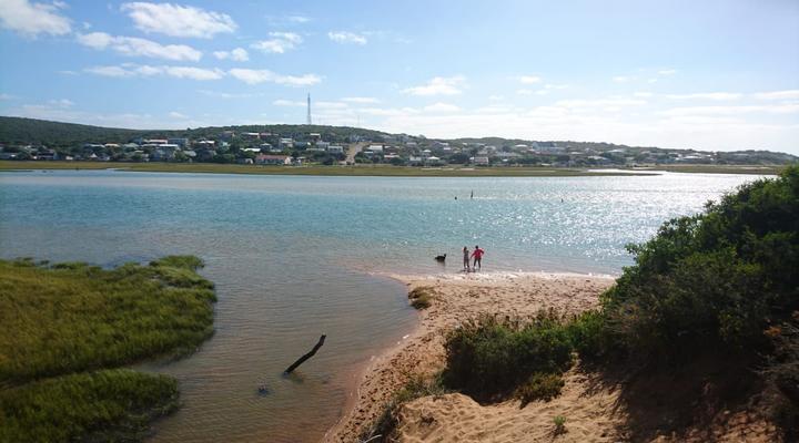 The Blue Beach House, Vrede St