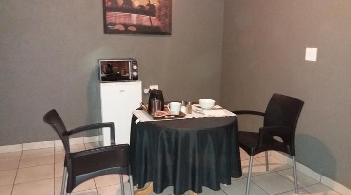 Kgakgamela Road Lodge