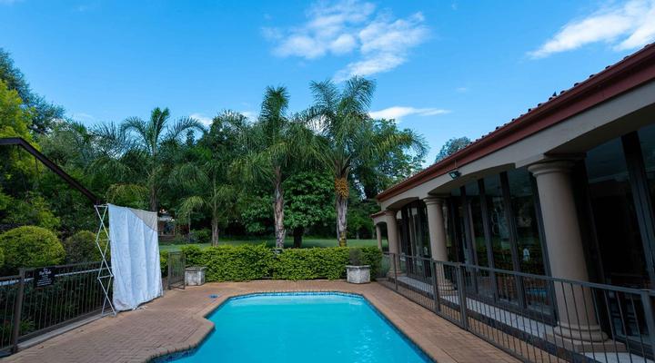 Huttenheights Guestlodge by iLawu