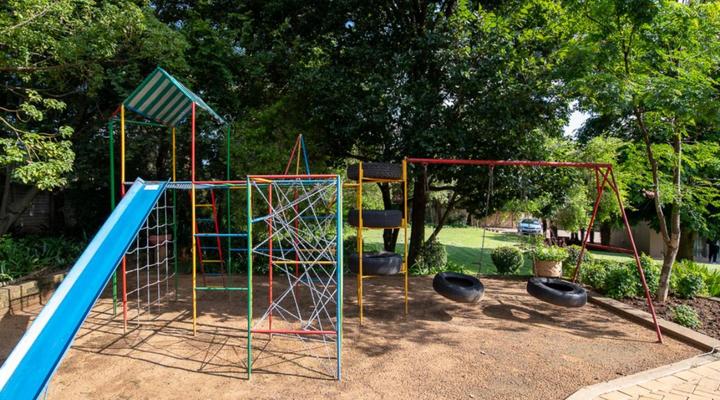 Huttenheights Guestlodge by iLawu