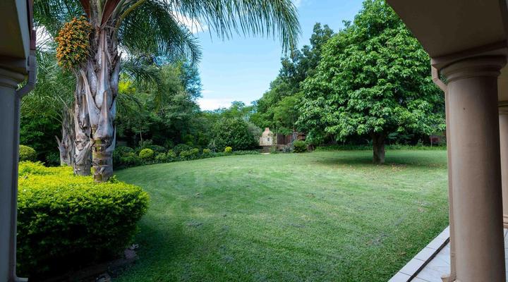 Huttenheights Guestlodge by iLawu