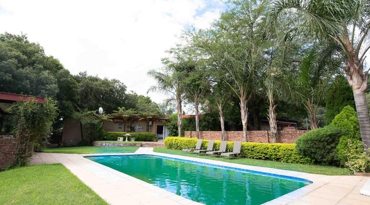 Huttenheights Guestlodge by iLawu