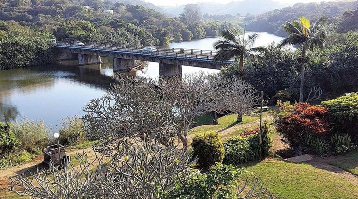 Tweni Waterfront Guest Lodge