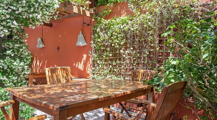 Barry Hall Apartments