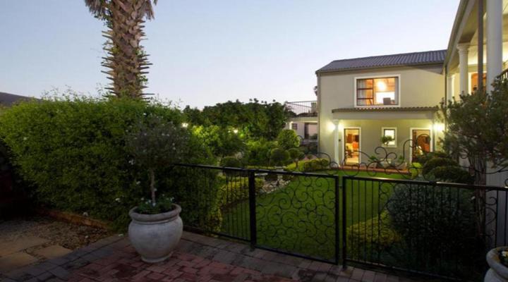 Sea Whisper Self-Catering