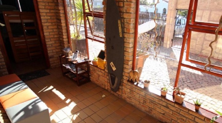 SaltyCrax Backpackers Surf Lodge