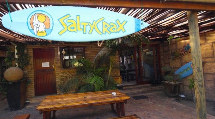 SaltyCrax Backpackers Surf Lodge