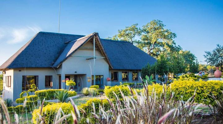 Nahakwe Lodge