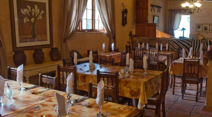 Old Mill Country Lodge, Working Ostrich Farm & Restaurant