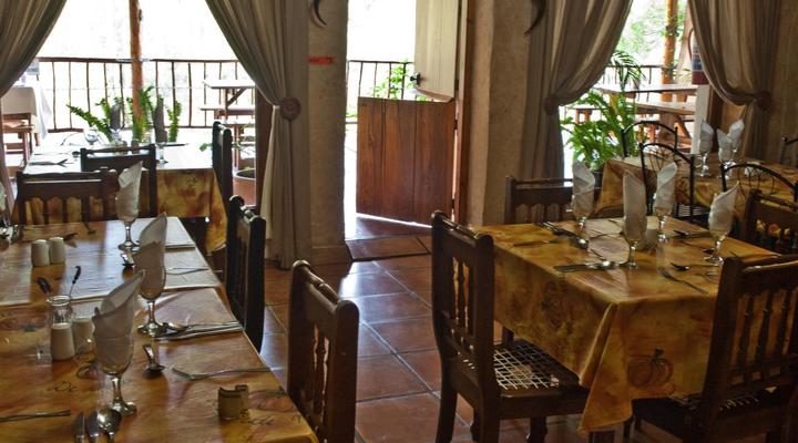 Old Mill Country Lodge, Working Ostrich Farm & Restaurant