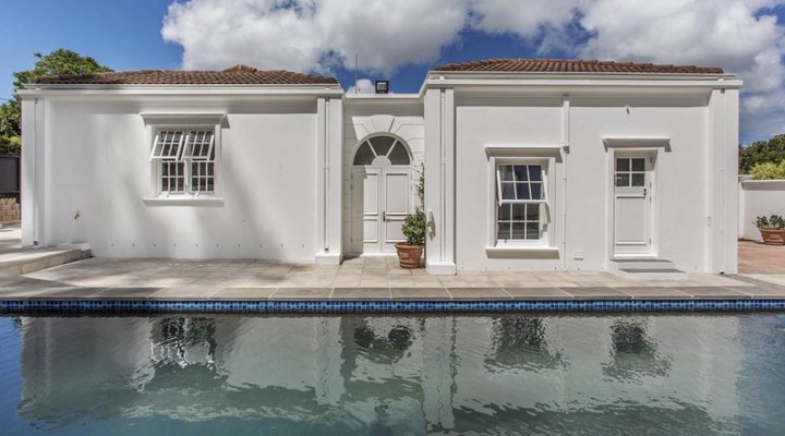 The little guinea fowl cottage