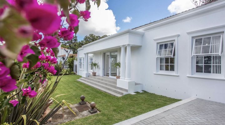 The little guinea fowl cottage