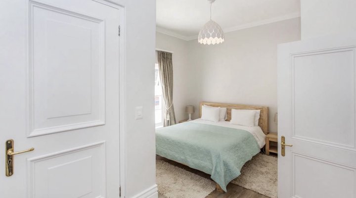 The little guinea fowl cottage