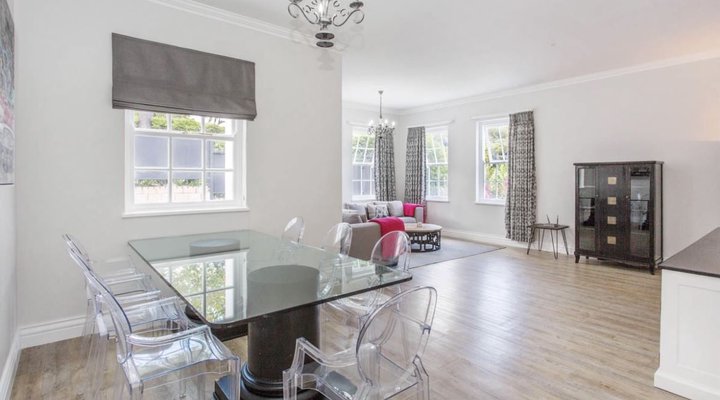 The little guinea fowl cottage