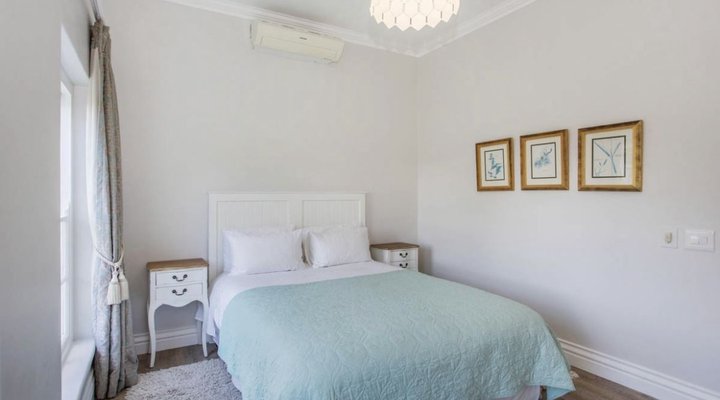 The little guinea fowl cottage