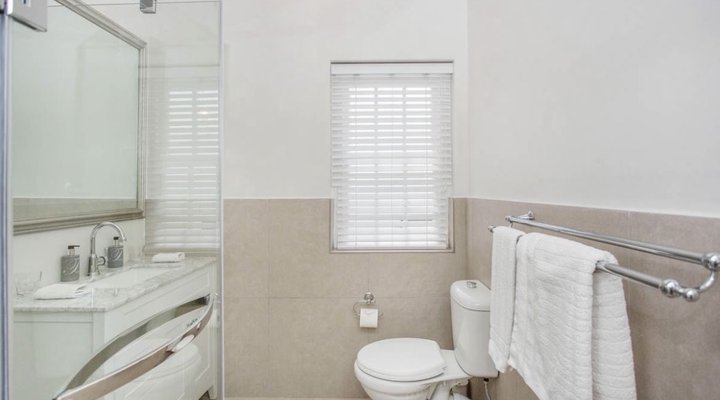 The little guinea fowl cottage