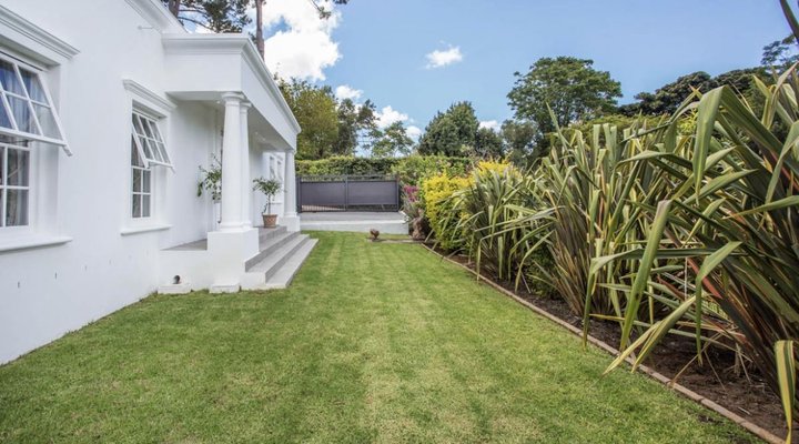 The little guinea fowl cottage