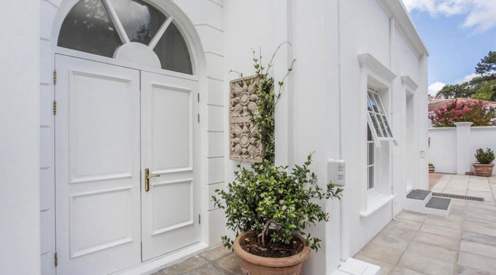 The little guinea fowl cottage