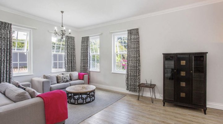 The little guinea fowl cottage