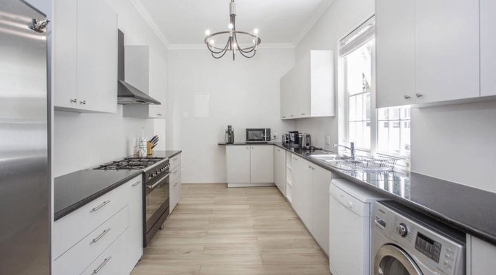 The little guinea fowl cottage