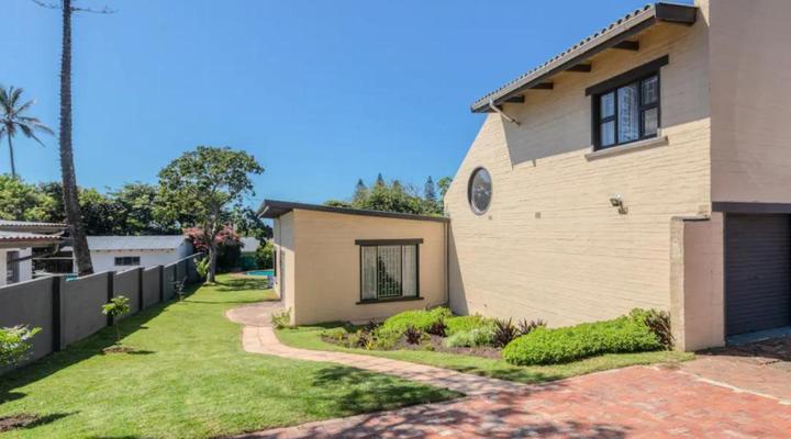 Beach Villa with Pool - walk to the beach