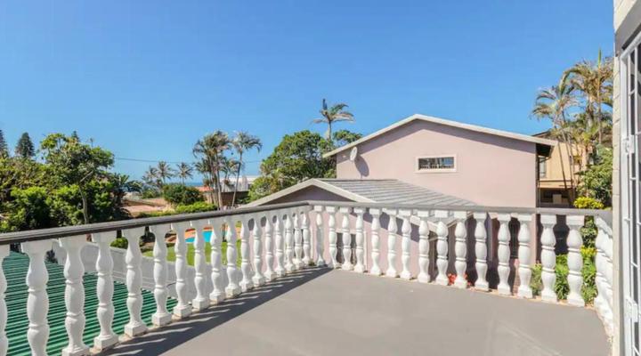 Beach Villa with Pool - walk to the beach