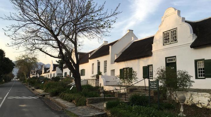 Travellers Lodge - Cape Dutch Quarters