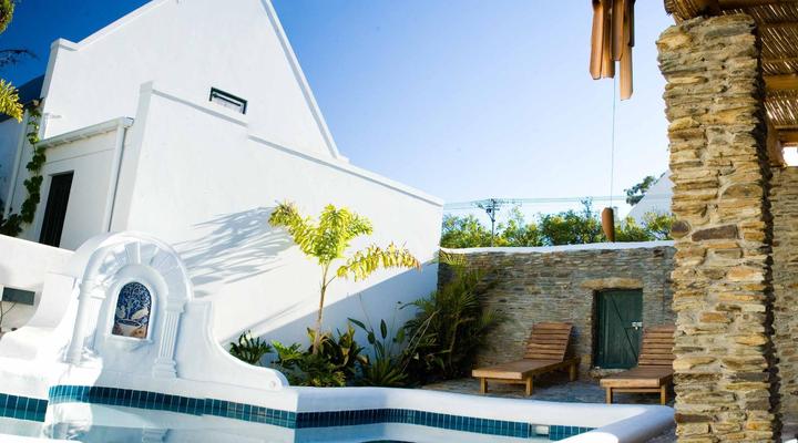 Travellers Lodge - Cape Dutch Quarters