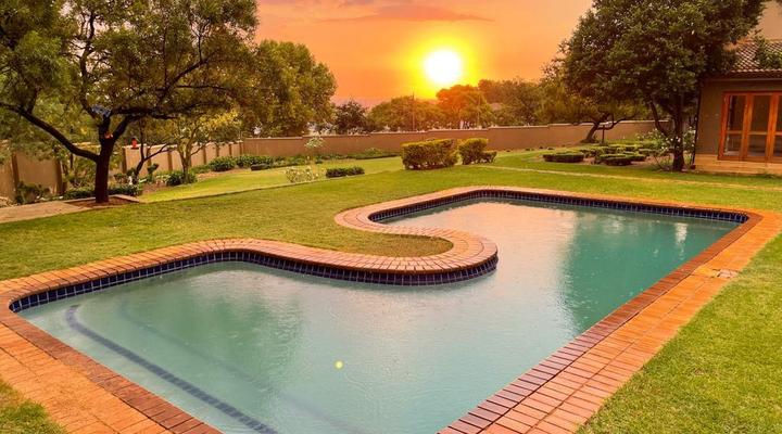 Ikhaya Lesizwe Guest House Bryanston