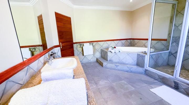 Ikhaya Lesizwe Guest House Bryanston