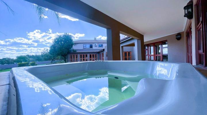 Ikhaya Lesizwe Guest House Bryanston