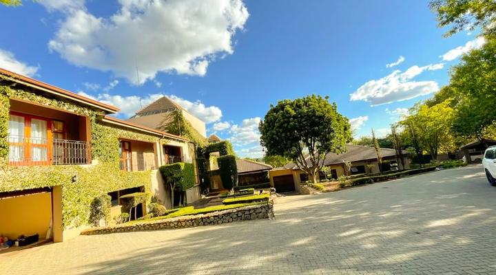 Ikhaya Lesizwe Guest House Bryanston