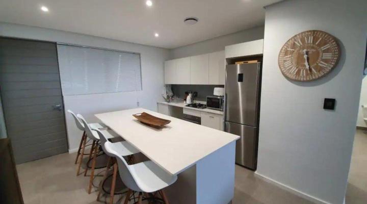 Luxury Apartment near the Airport with Sea View