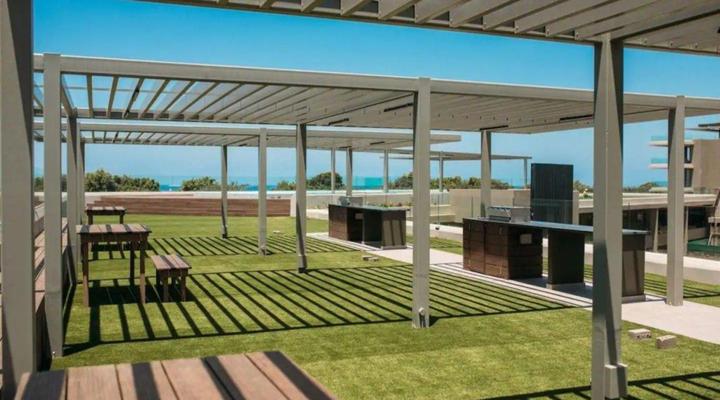 Luxury Apartment near the Airport with Sea View