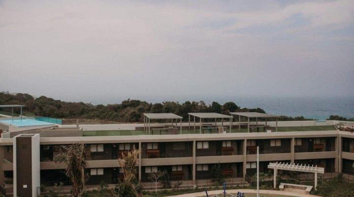 Luxury Apartment near the Airport with Sea View