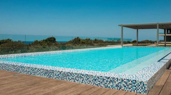 Luxury Apartment near the Airport with Sea View