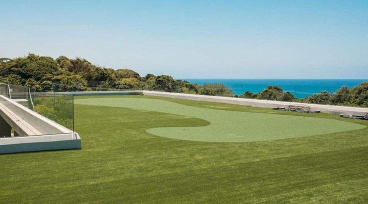 Luxury Apartment near the Airport with Sea View