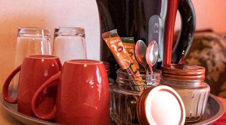 Lyronne Guesthouse Shuttle and Tours