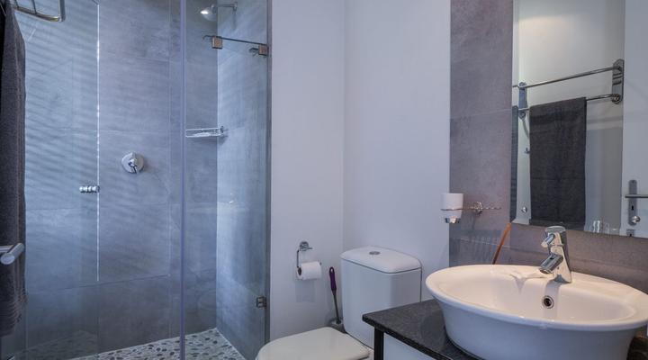 4 Sleeper Stunner @516 Point Bay