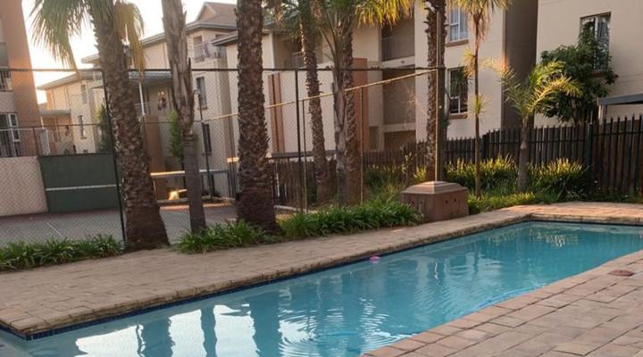 Sunninghill Luxury Spacious Executive Penthouse