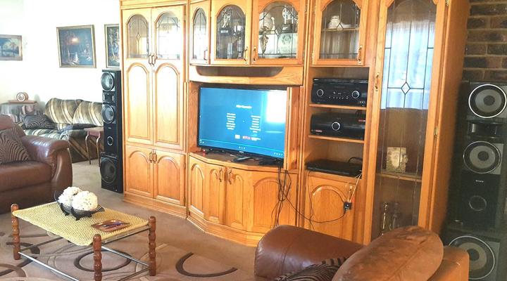 House Cottage and Contractors Manor