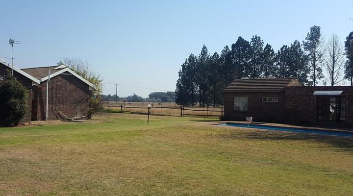 House Cottage and Contractors Manor