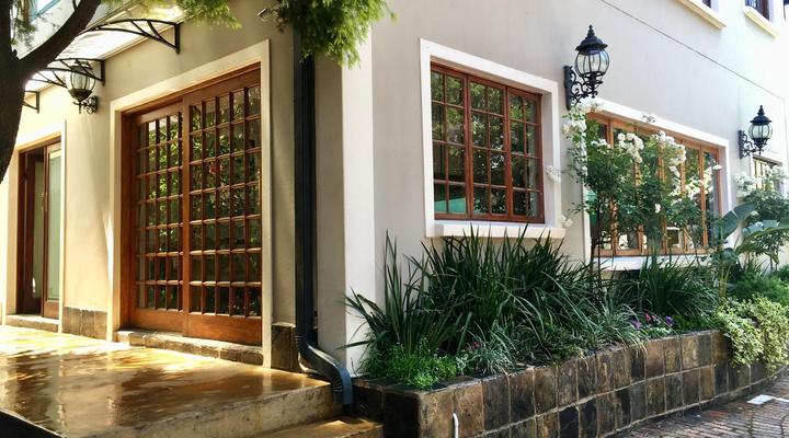 Dunvegan Execu Lodge