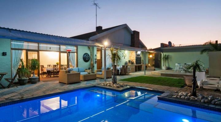 Hobiebeach Guest House