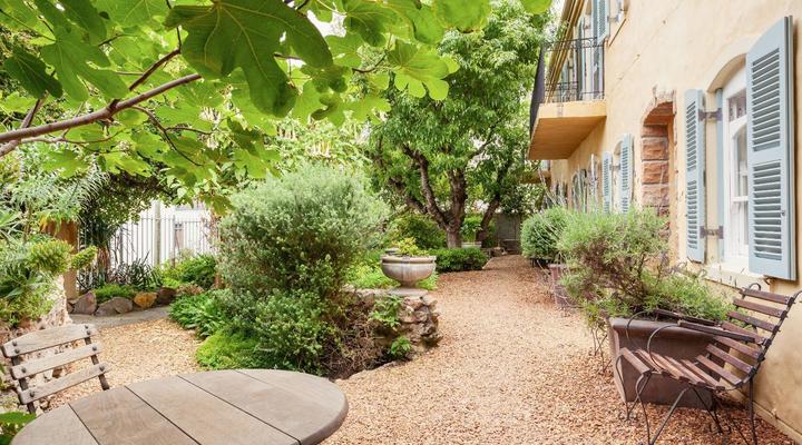 Auberge Burgundy Guest House