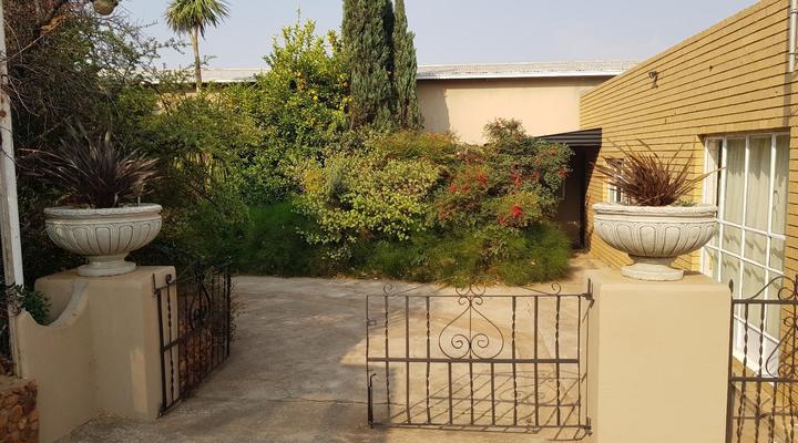 A Mountain View Country Estate