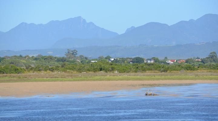 Waters Edge Holiday House
