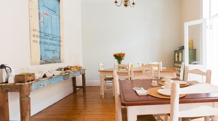 6 on Scott Guesthouse